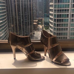 Never worn Vince Camuto heels